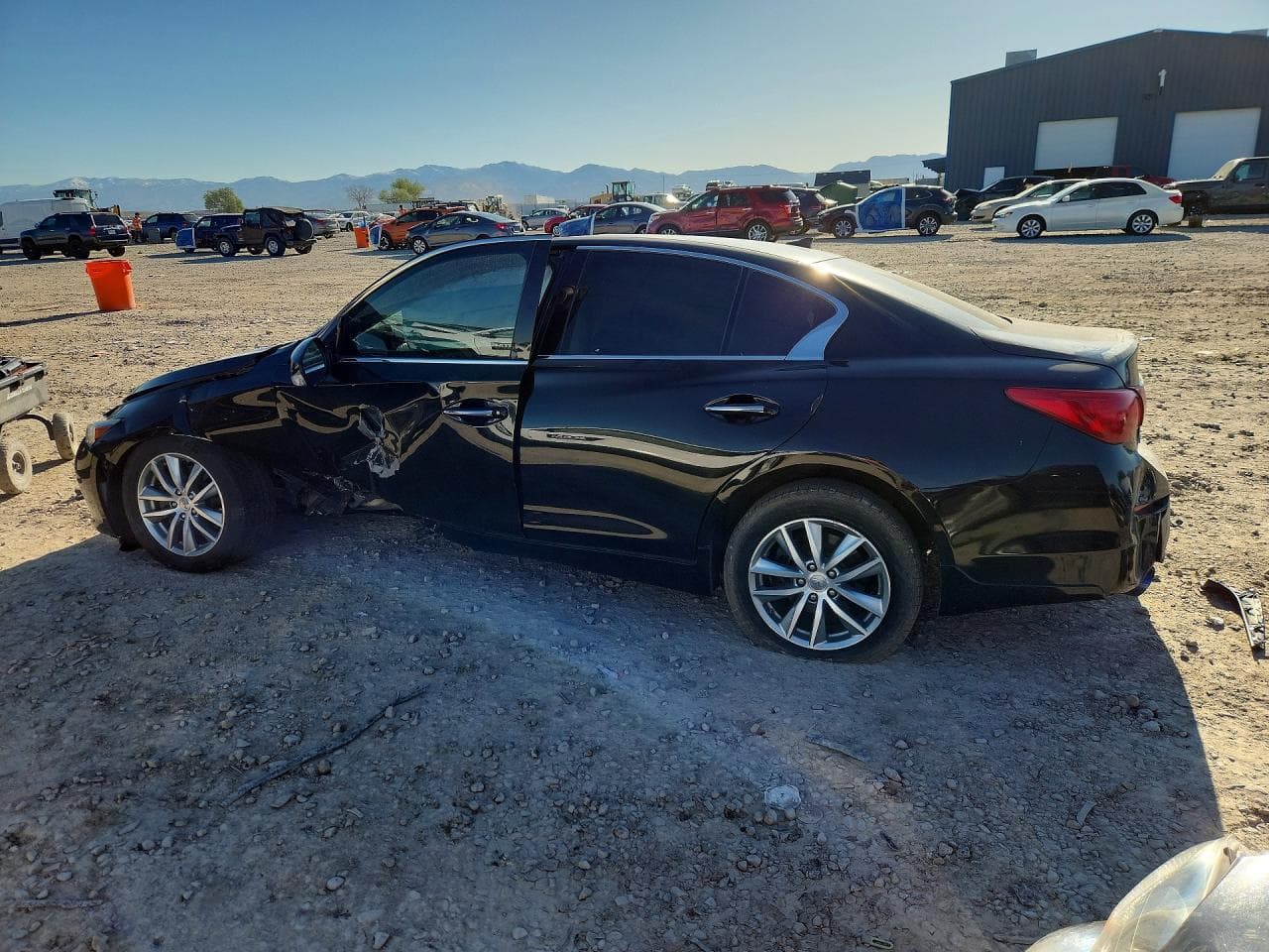 2015 Infiniti Q50 Premium - foto 2