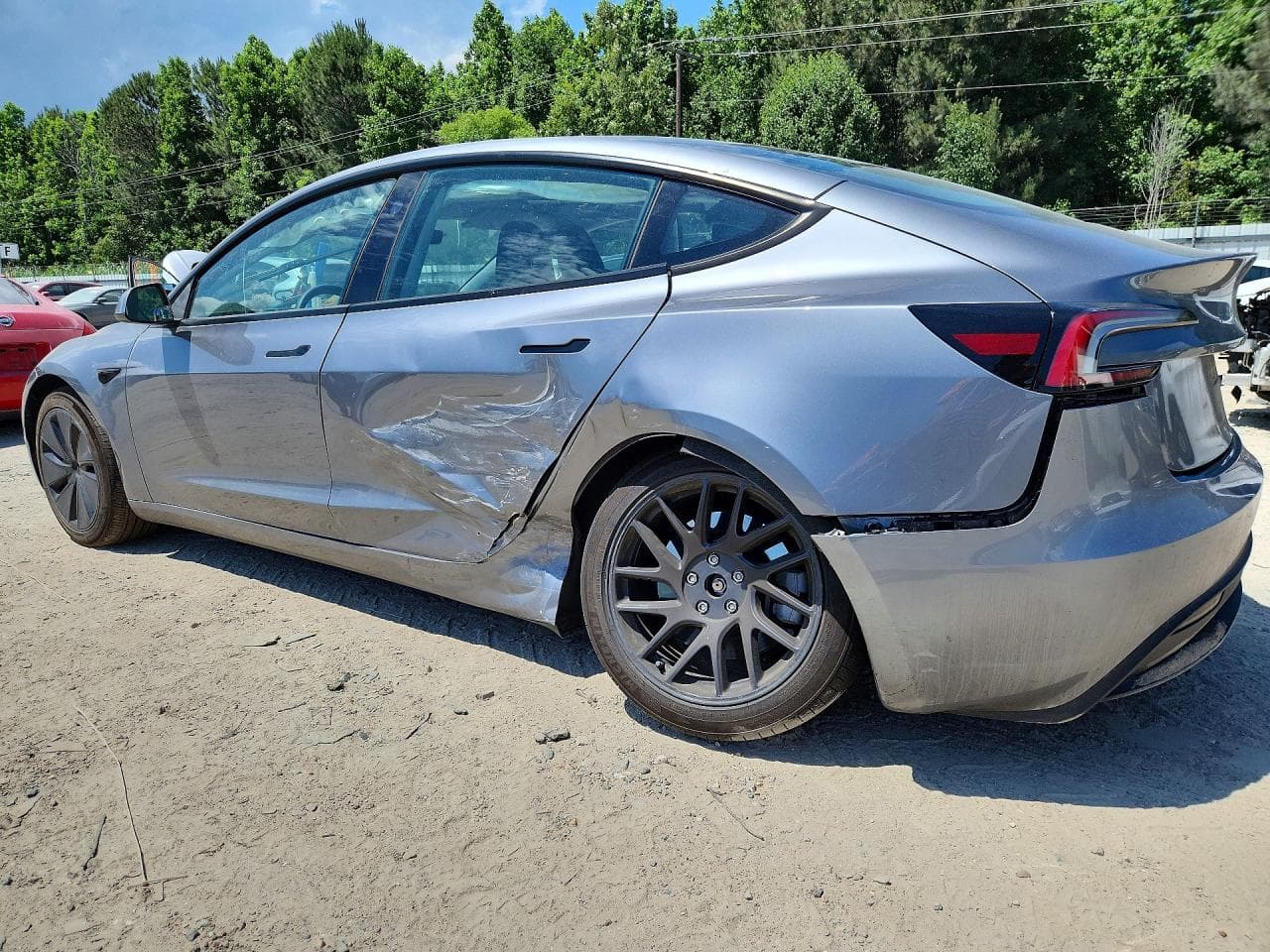 2025 Tesla Model 3 - foto 2