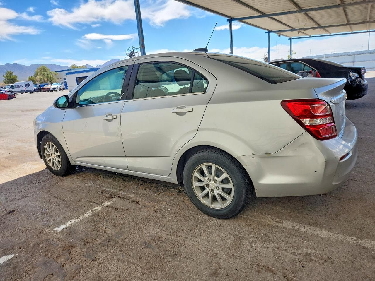 2017 Chevrolet Sonic Lt - foto 2