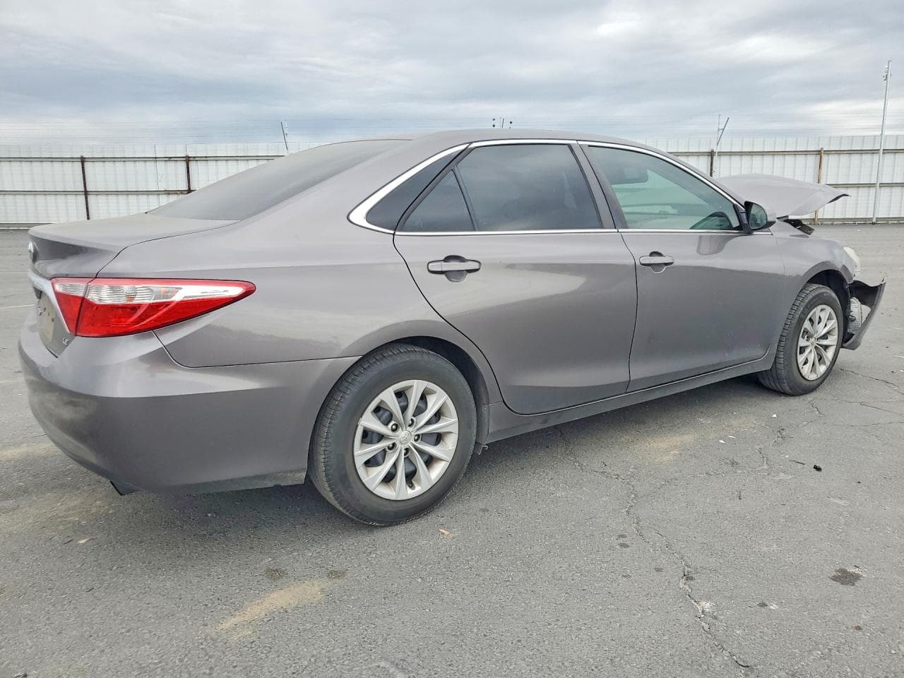 2017 Toyota Camry Le - foto 3