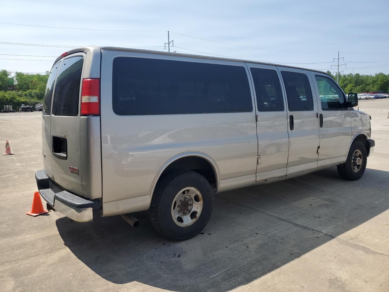 2008 GMC Savana G3500 - foto 3