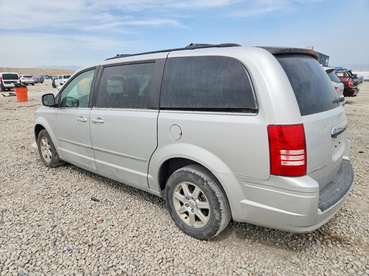 2010 Chrysler Town & Country Touring - foto 2