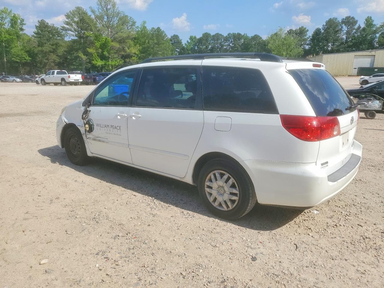 2010 Toyota Sienna Le 8-Passenger - foto 2
