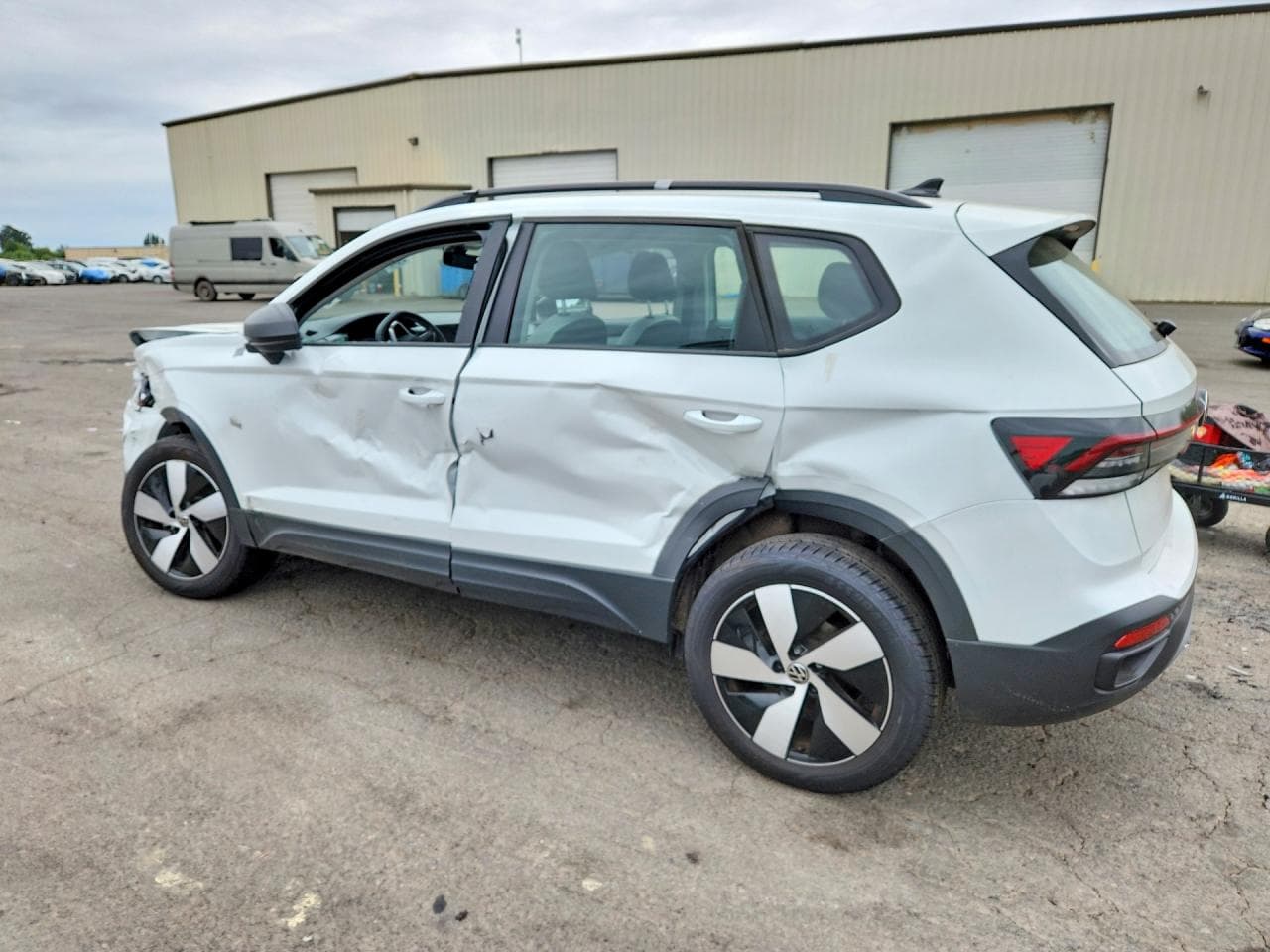 2025 Volkswagen Taos S - foto 2