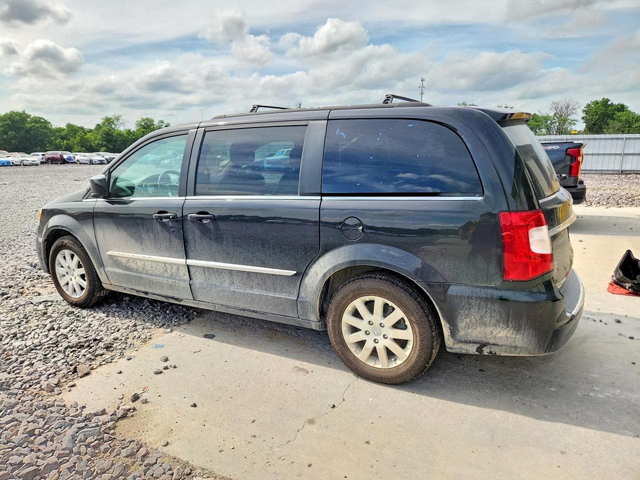 2015 Chrysler Town & Country Touring - foto 2