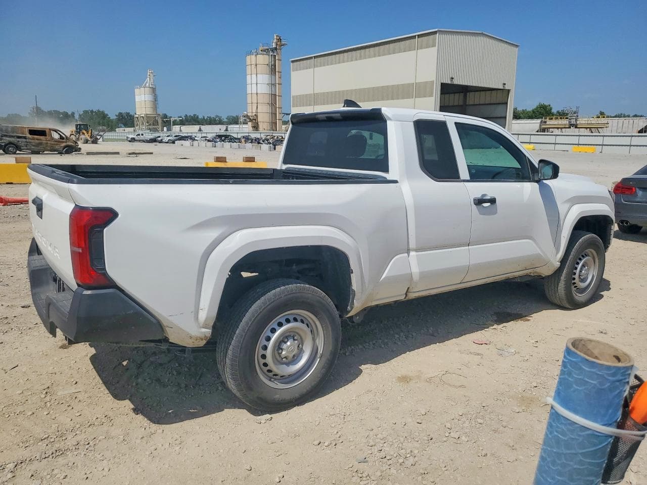 2025 Toyota Tacoma Sr - foto 3