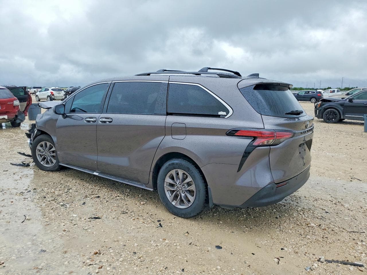 2022 Toyota Sienna Xle - foto 2