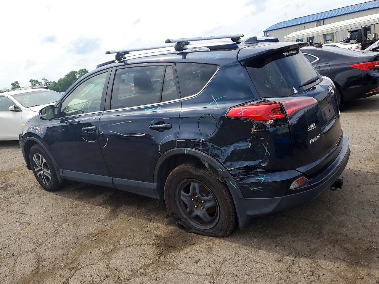 2017 Toyota Rav4 Le - foto 2