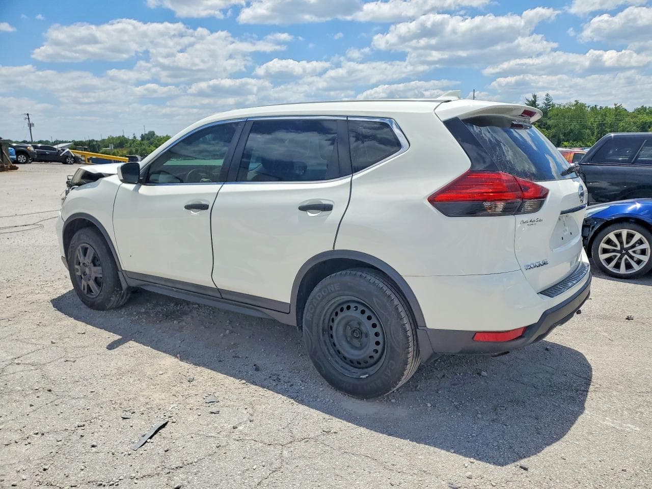 2017 Nissan Rogue S - foto 2