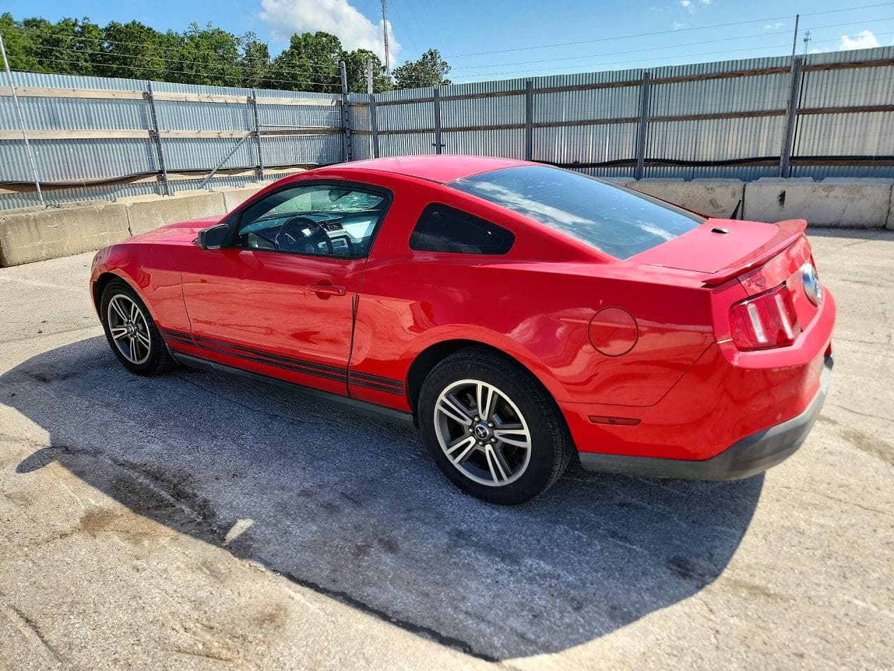 2010 Ford Mustang - foto 2