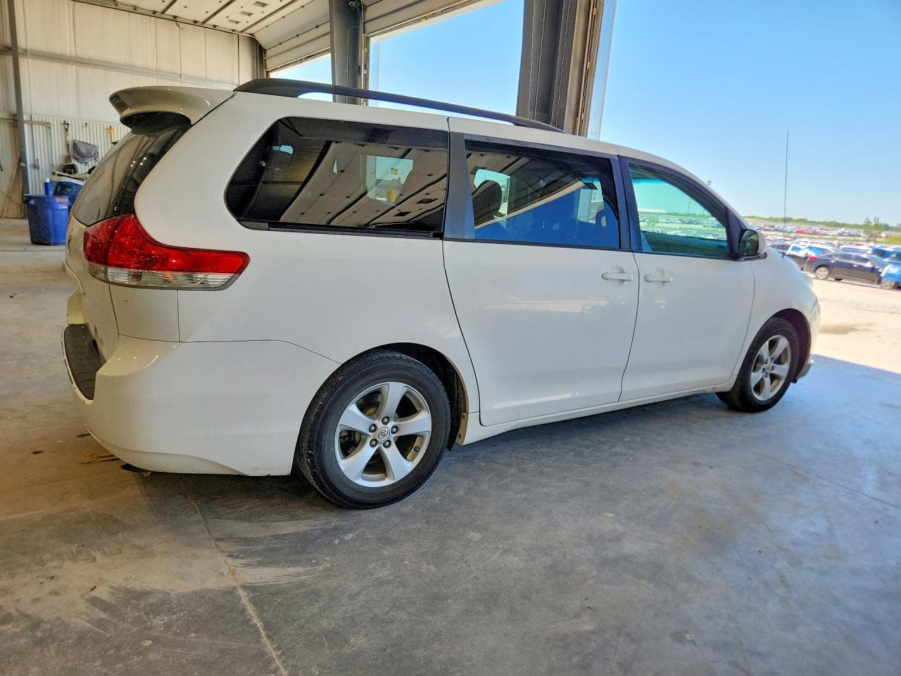 2011 Toyota Sienna Le - foto 3