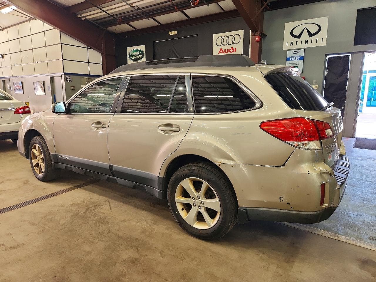 2014 Subaru Outback 2.5I Premium - foto 2