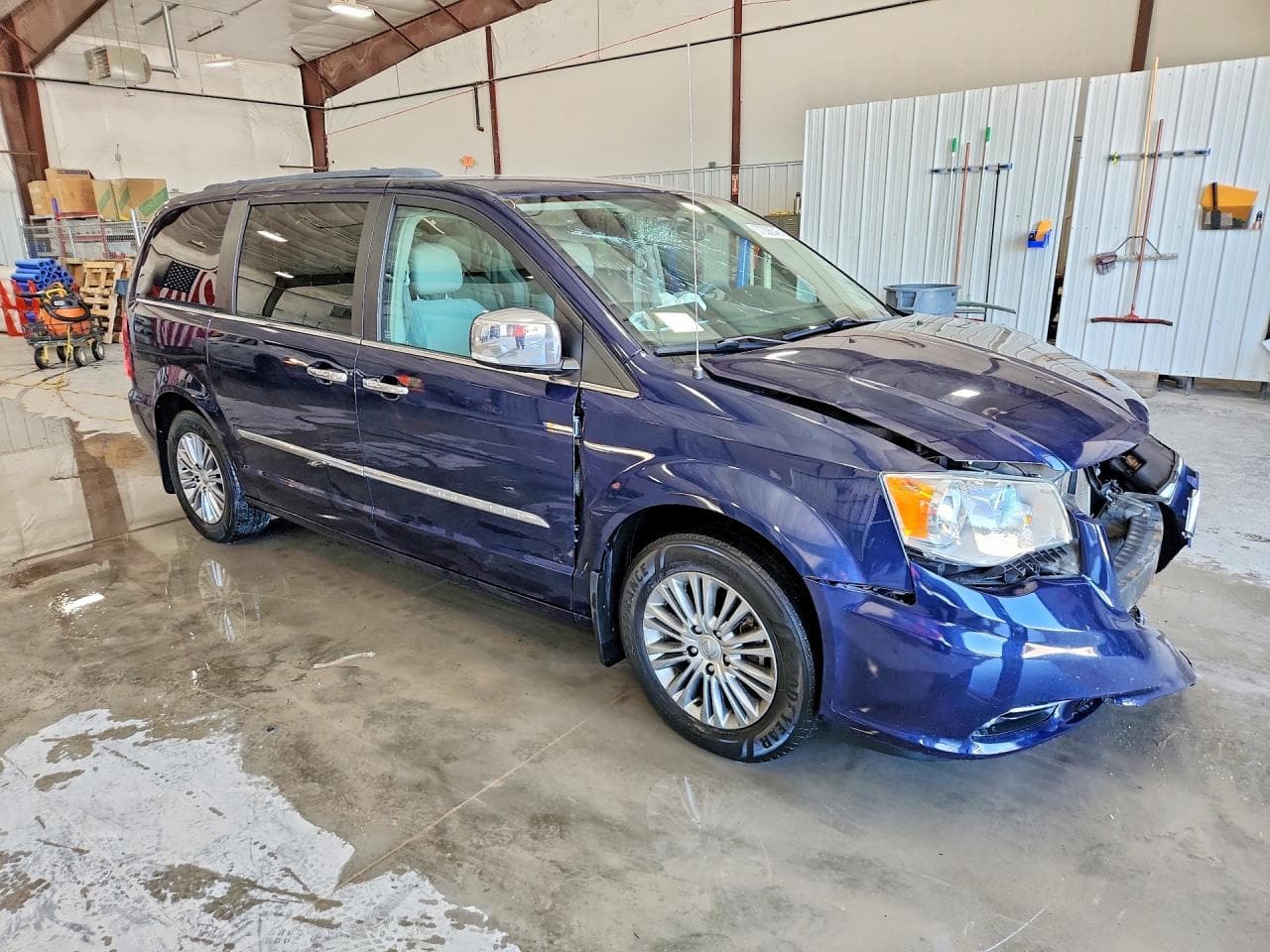 2013 Chrysler Town & Country Touring L - foto 4