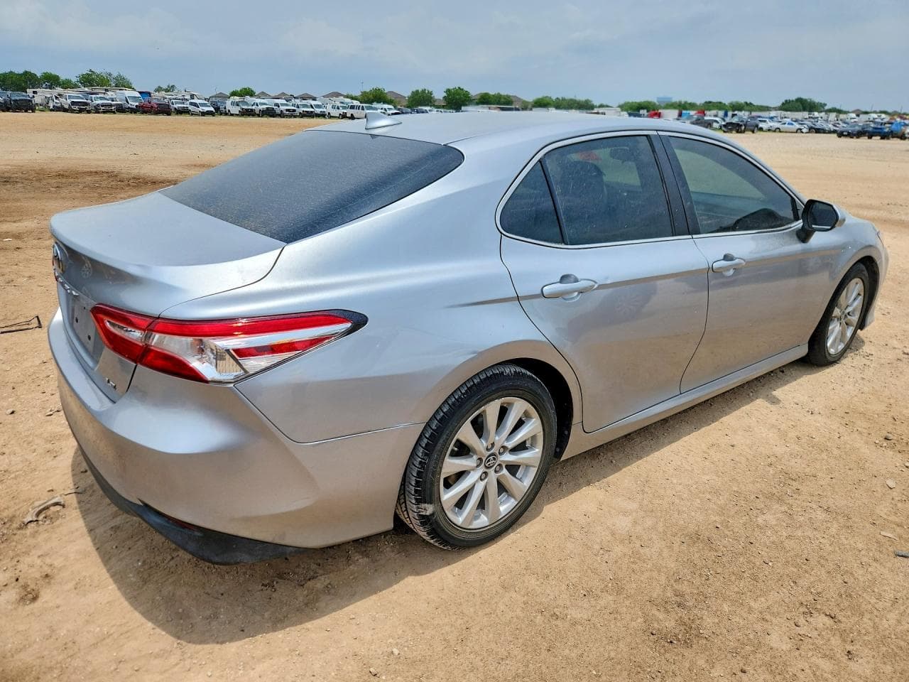 2019 Toyota Camry Le - foto 3
