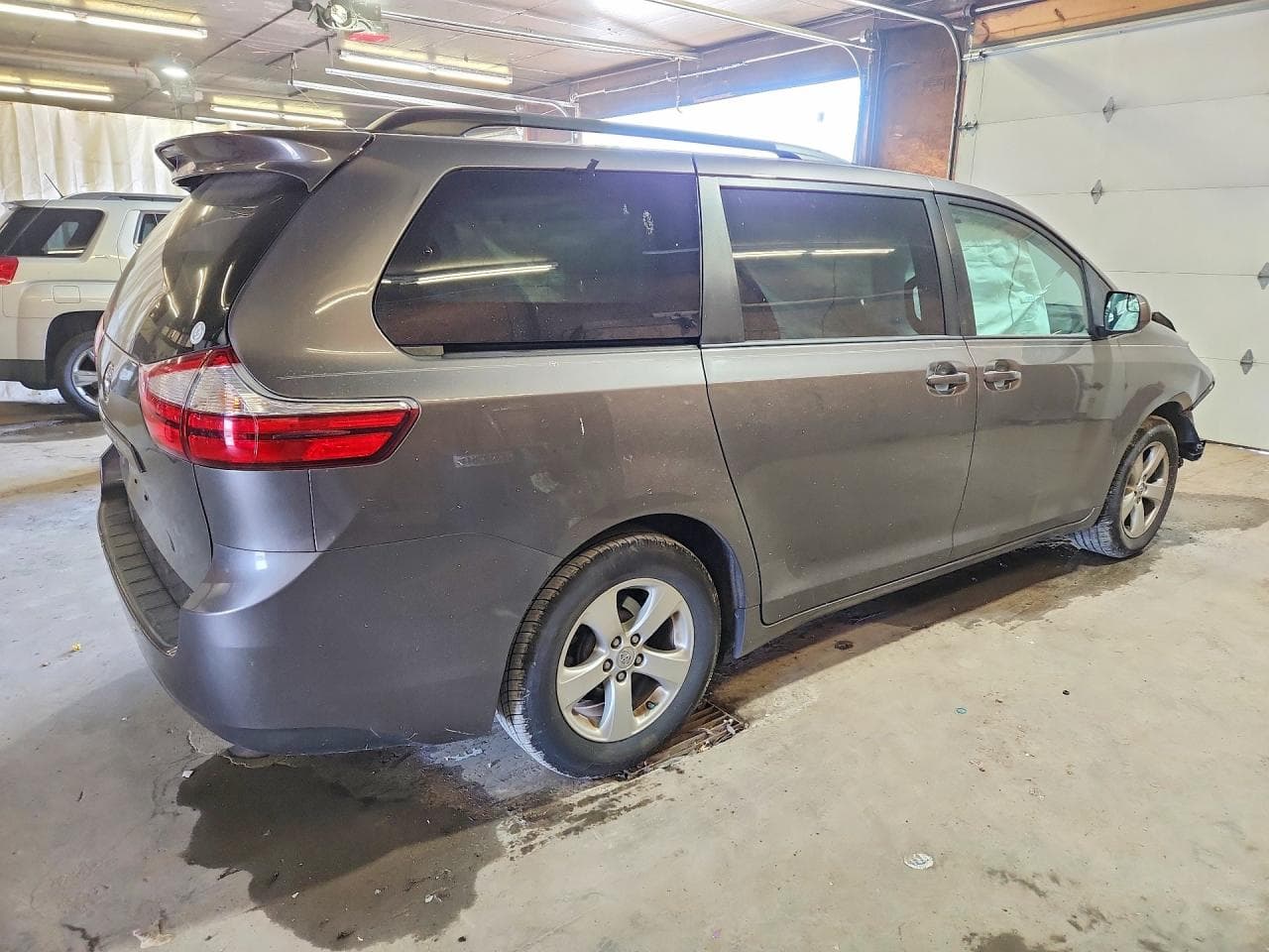 2016 Toyota Sienna Le - foto 3