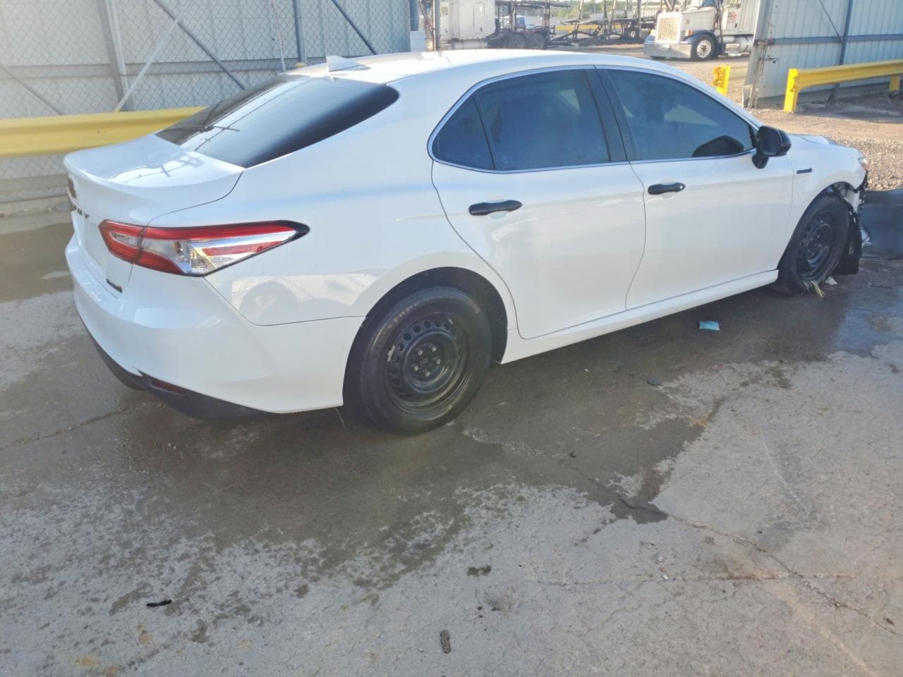 2020 Toyota Camry Le - foto 3