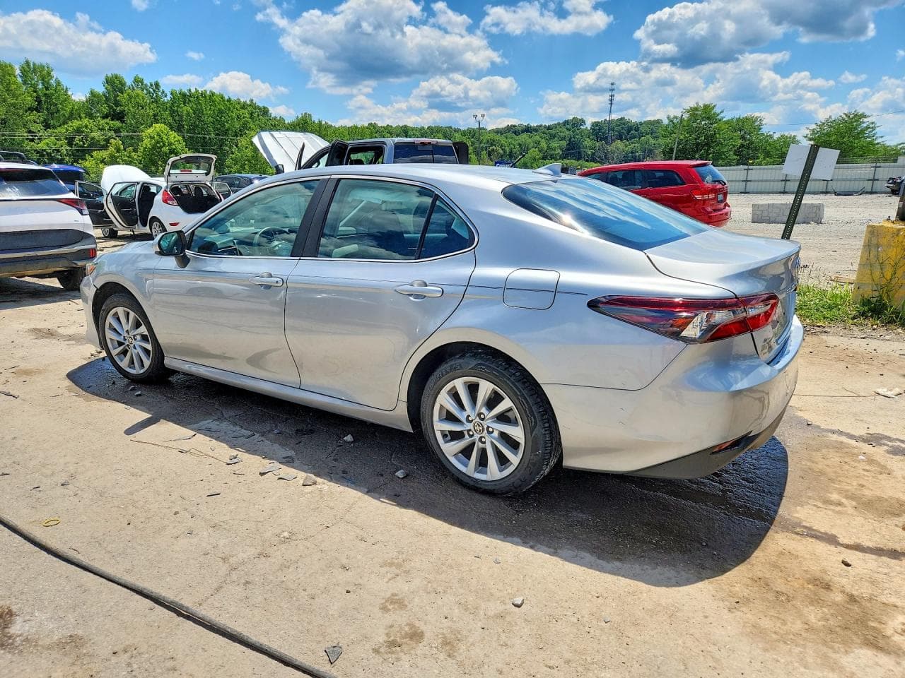 2021 Toyota Camry Le - foto 2