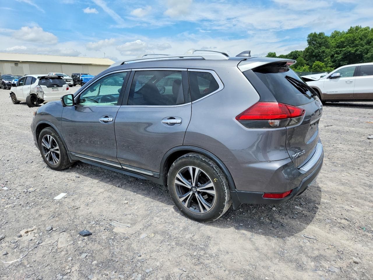 2017 Nissan Rogue S - foto 2