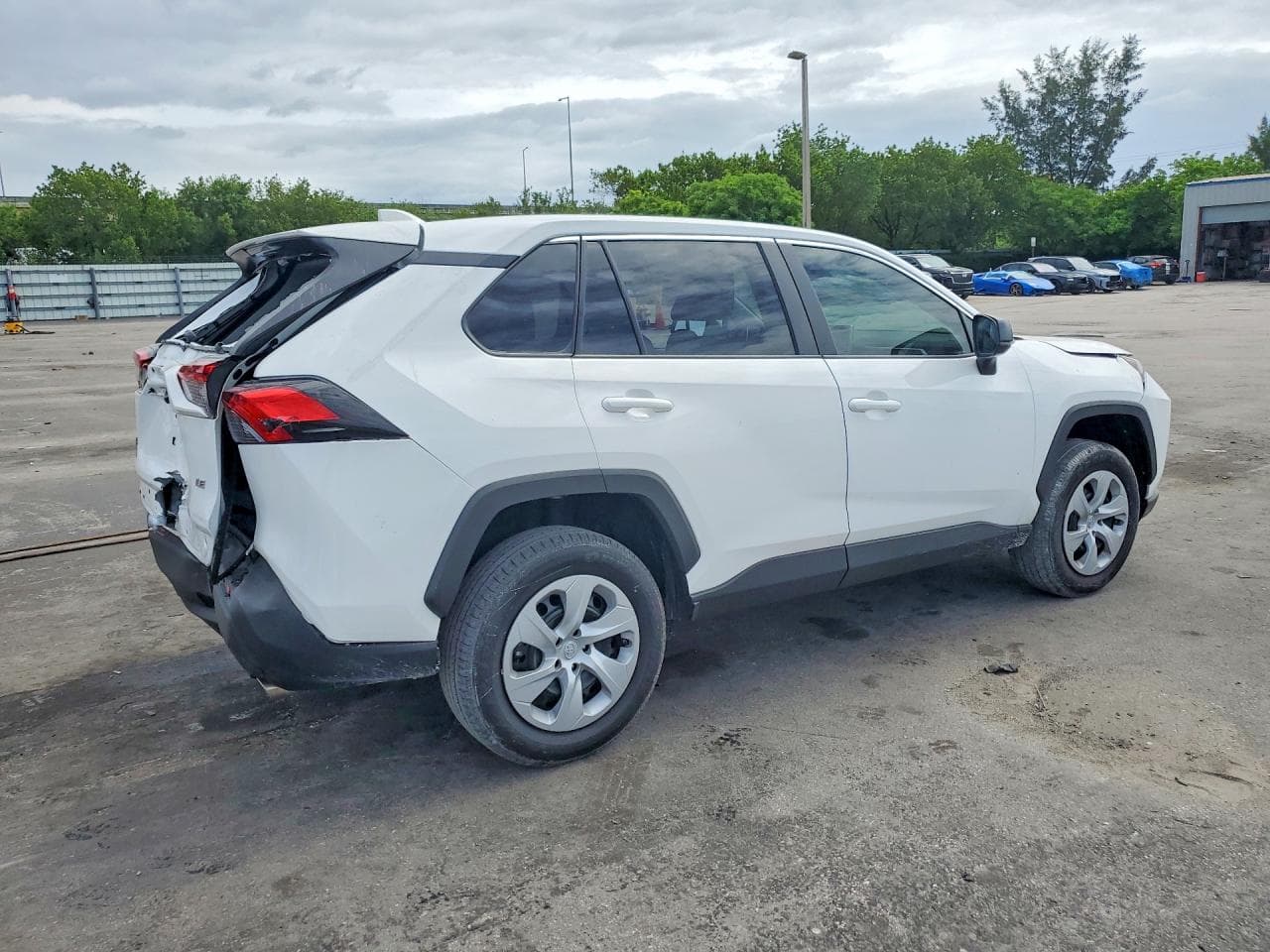 2025 Toyota Rav4 Le - foto 3