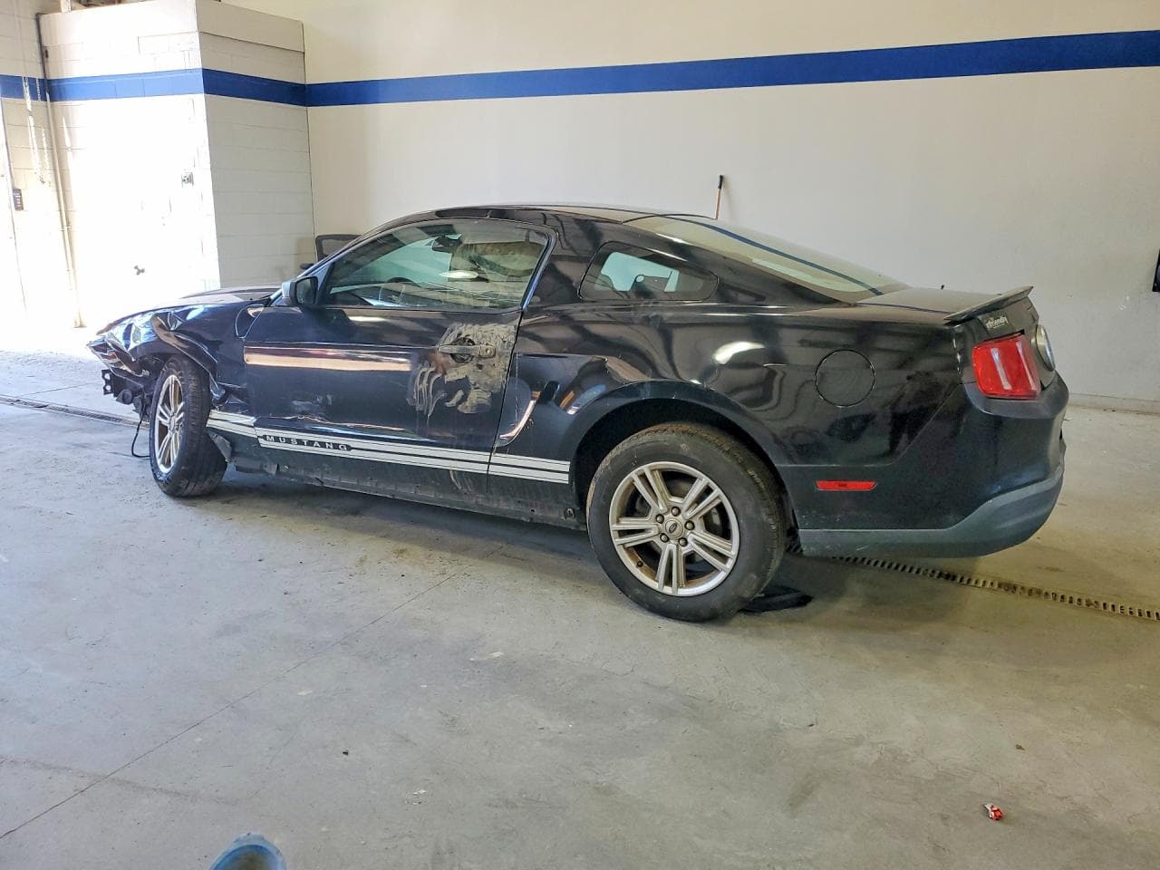 2010 Ford Mustang - foto 2