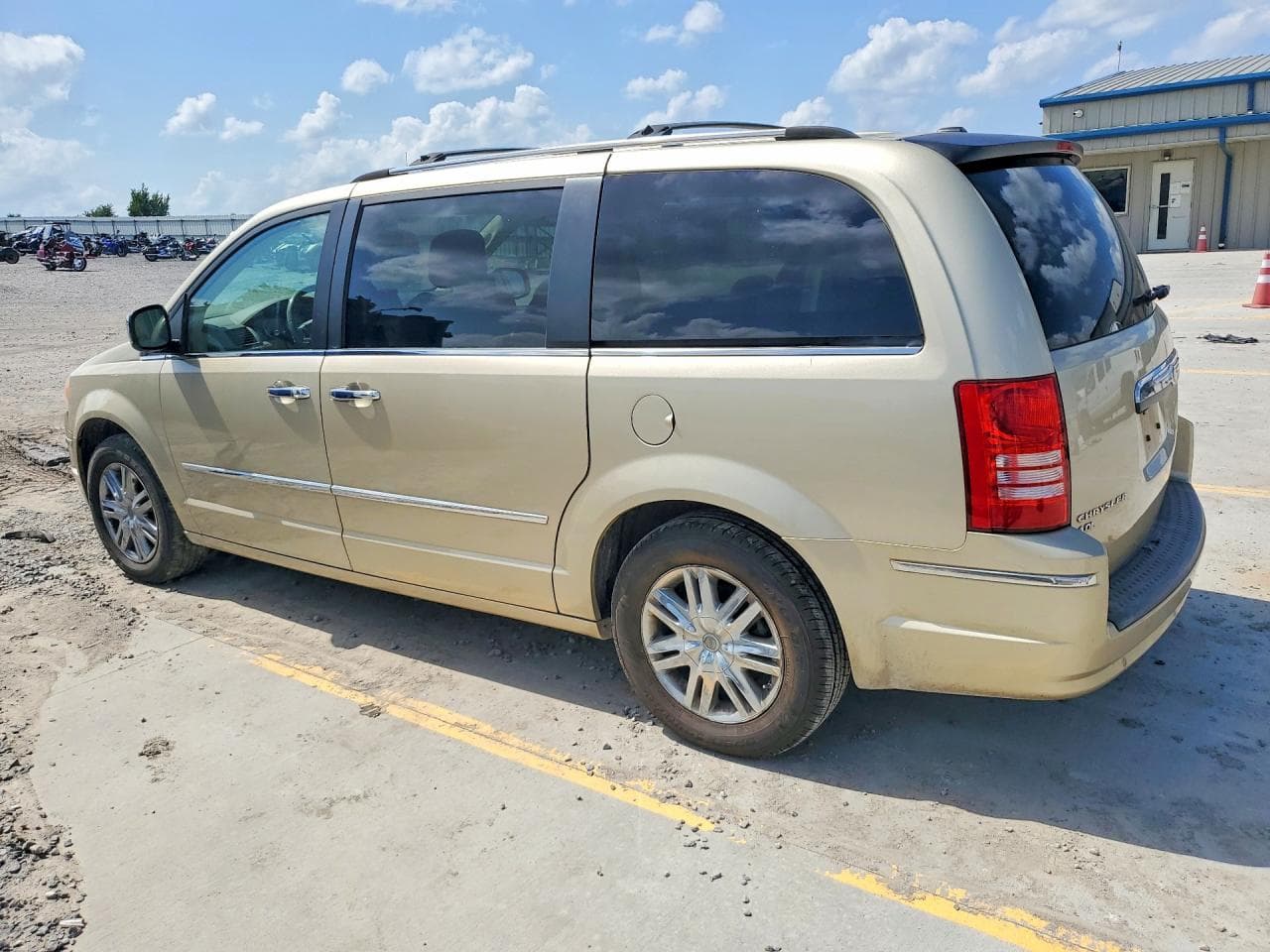 2010 Chrysler Town & Country Limited - foto 2