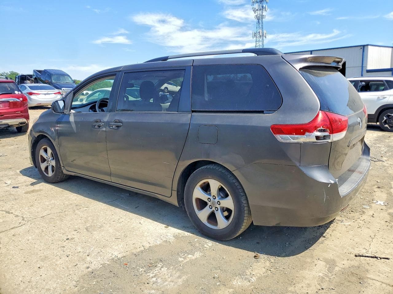 2011 Toyota Sienna Le - foto 2