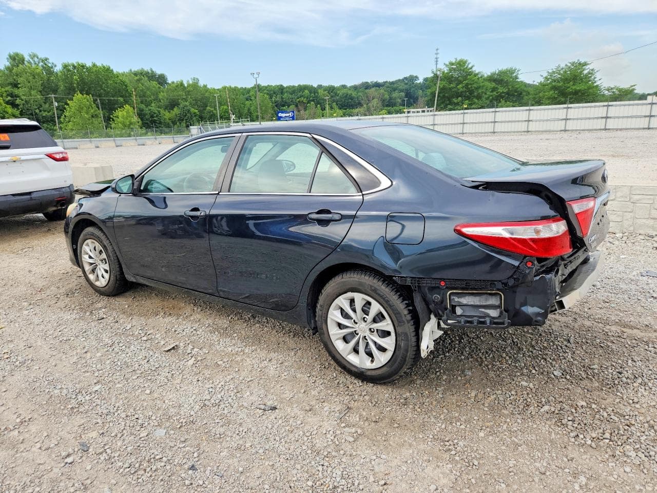 2015 Toyota Camry Le - foto 2