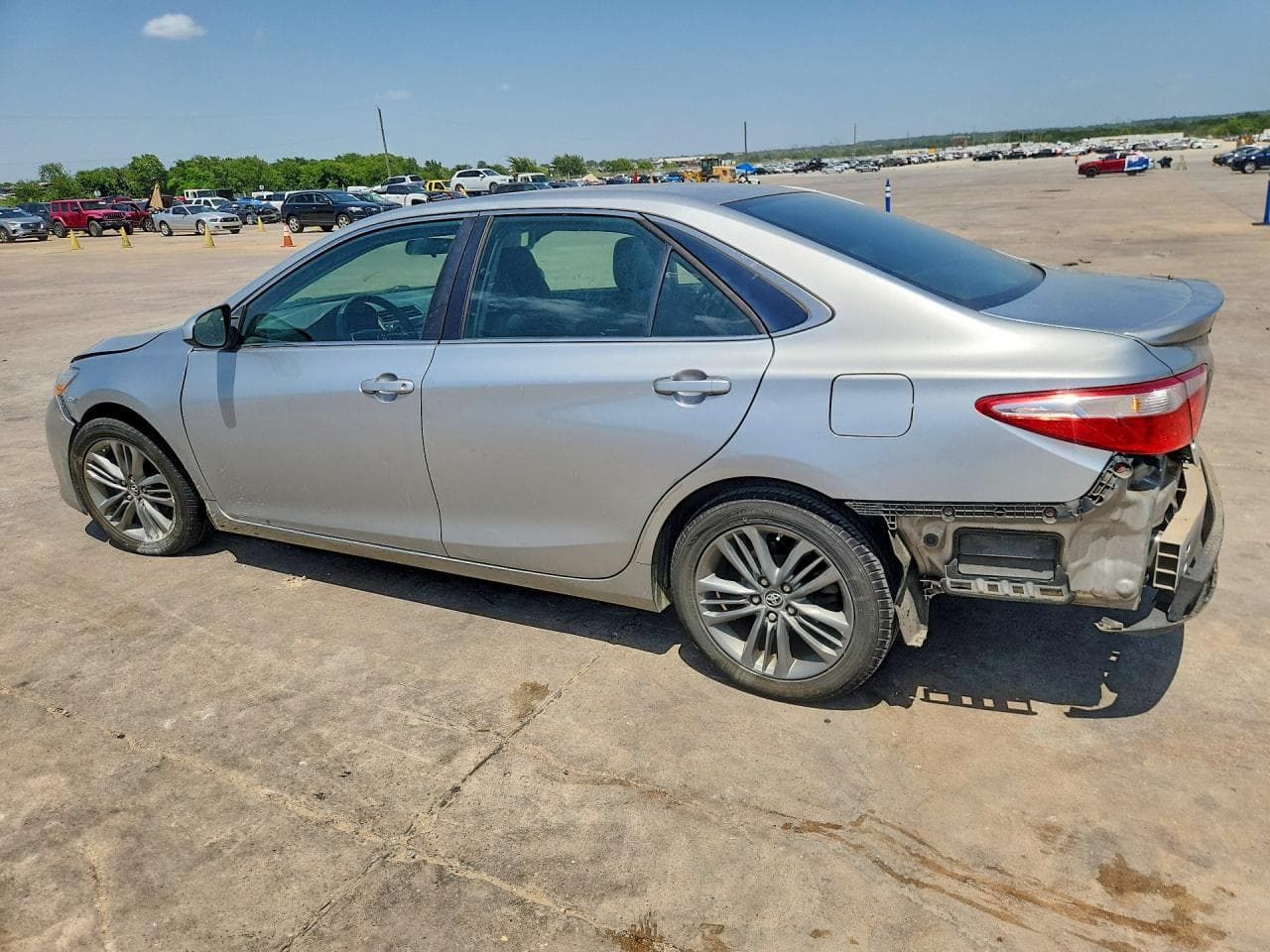 2015 Toyota Camry - foto 2
