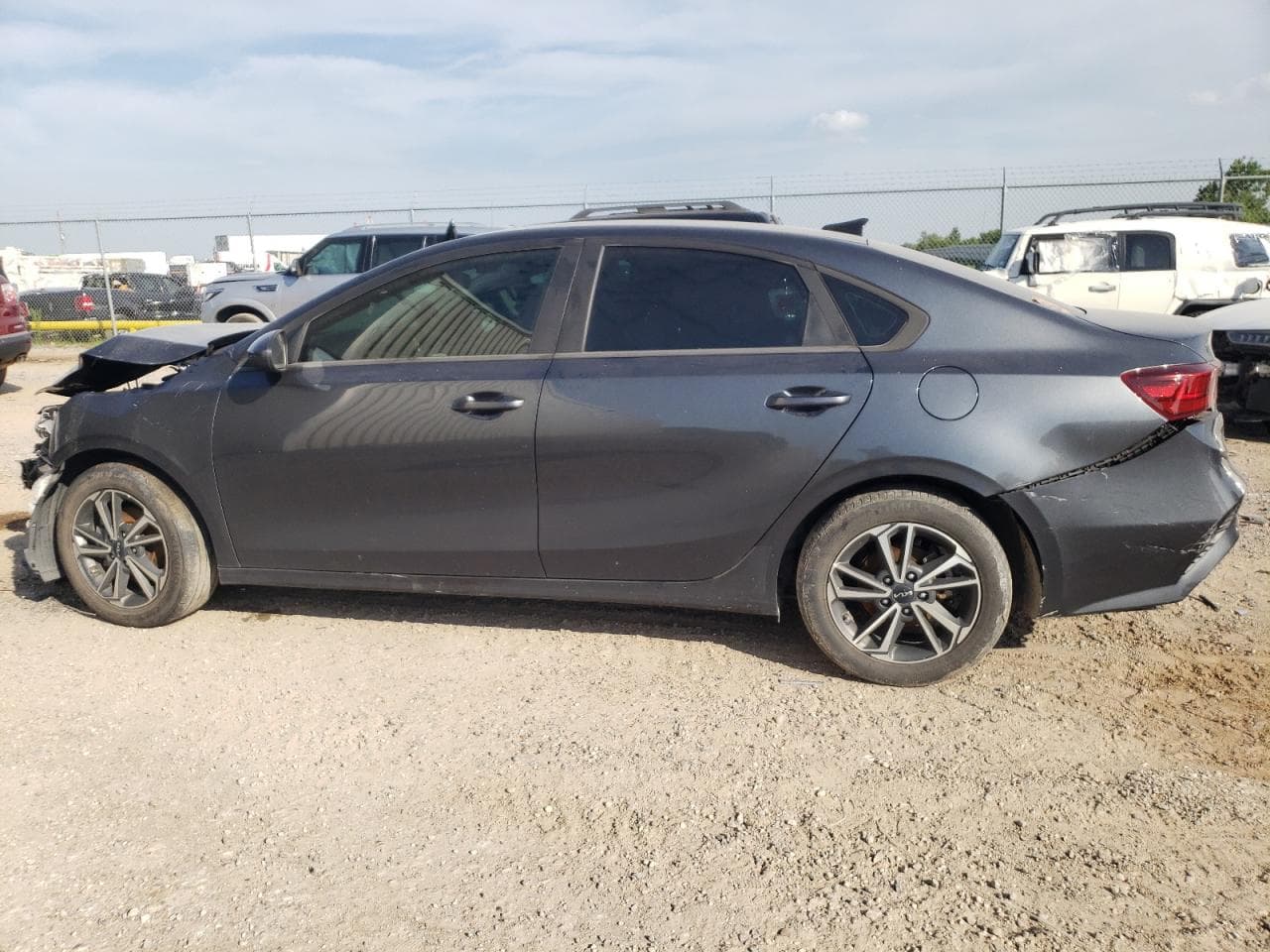 2022 Kia Forte Fe - foto 2