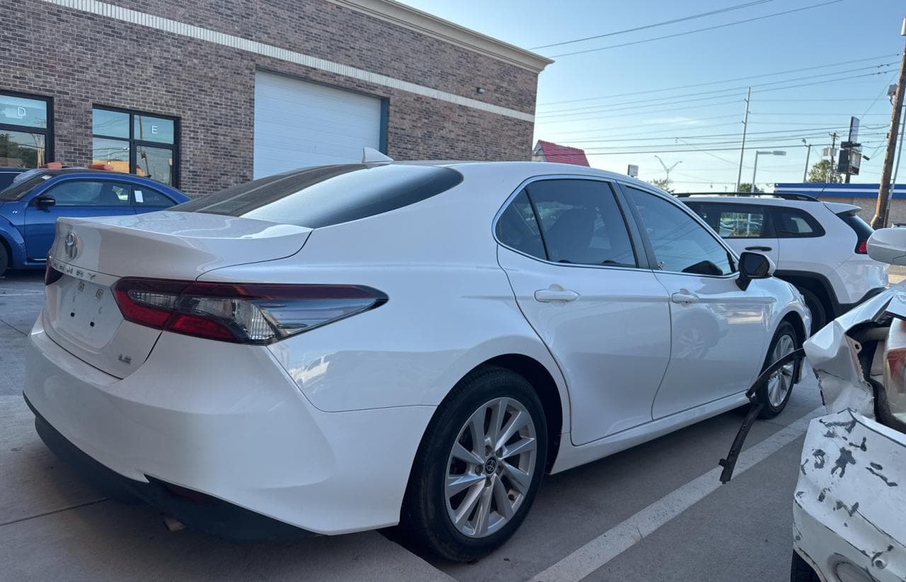 2021 Toyota Camry Le - foto 4