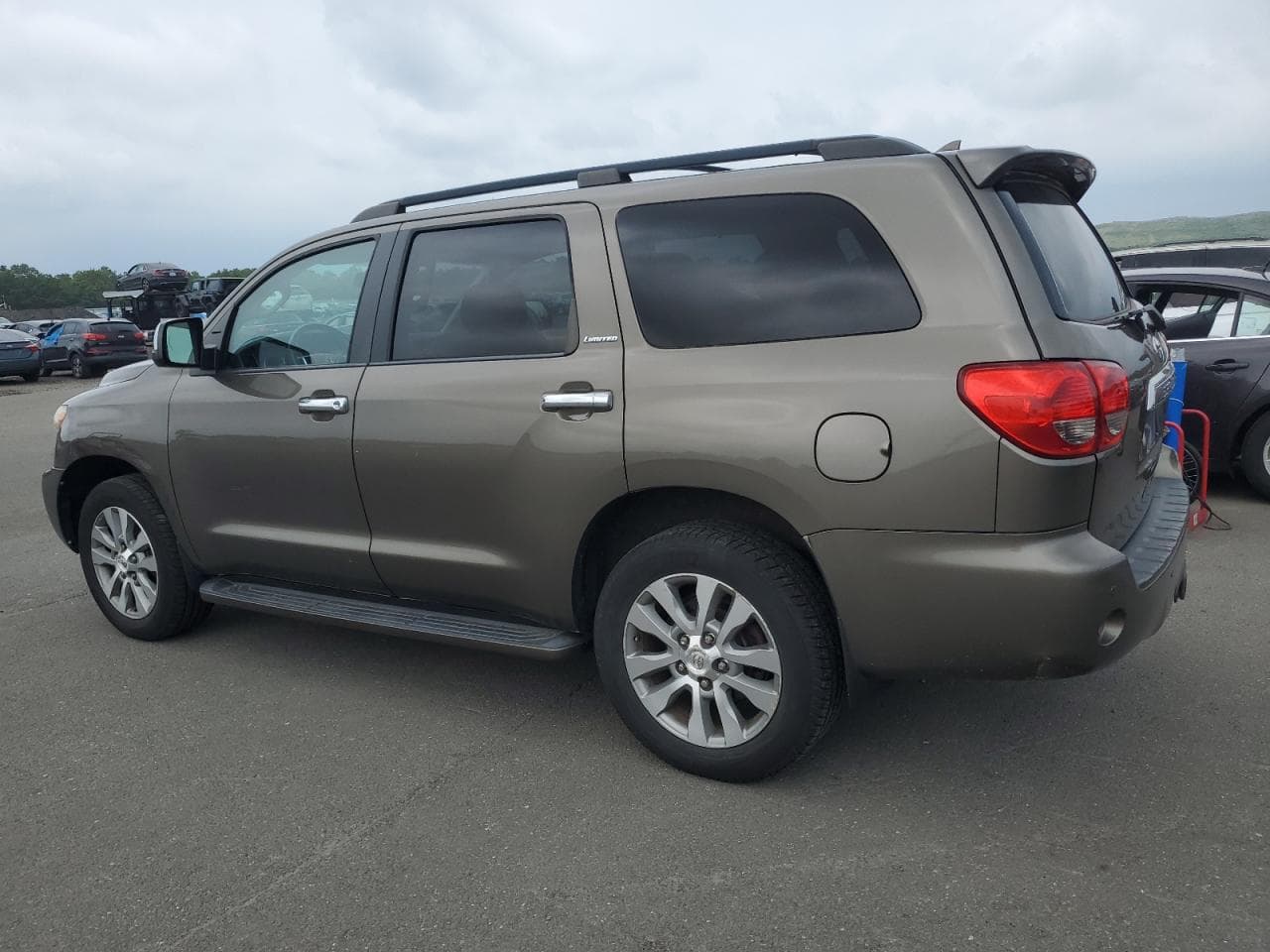 2016 Toyota Sequoia Limited - foto 2