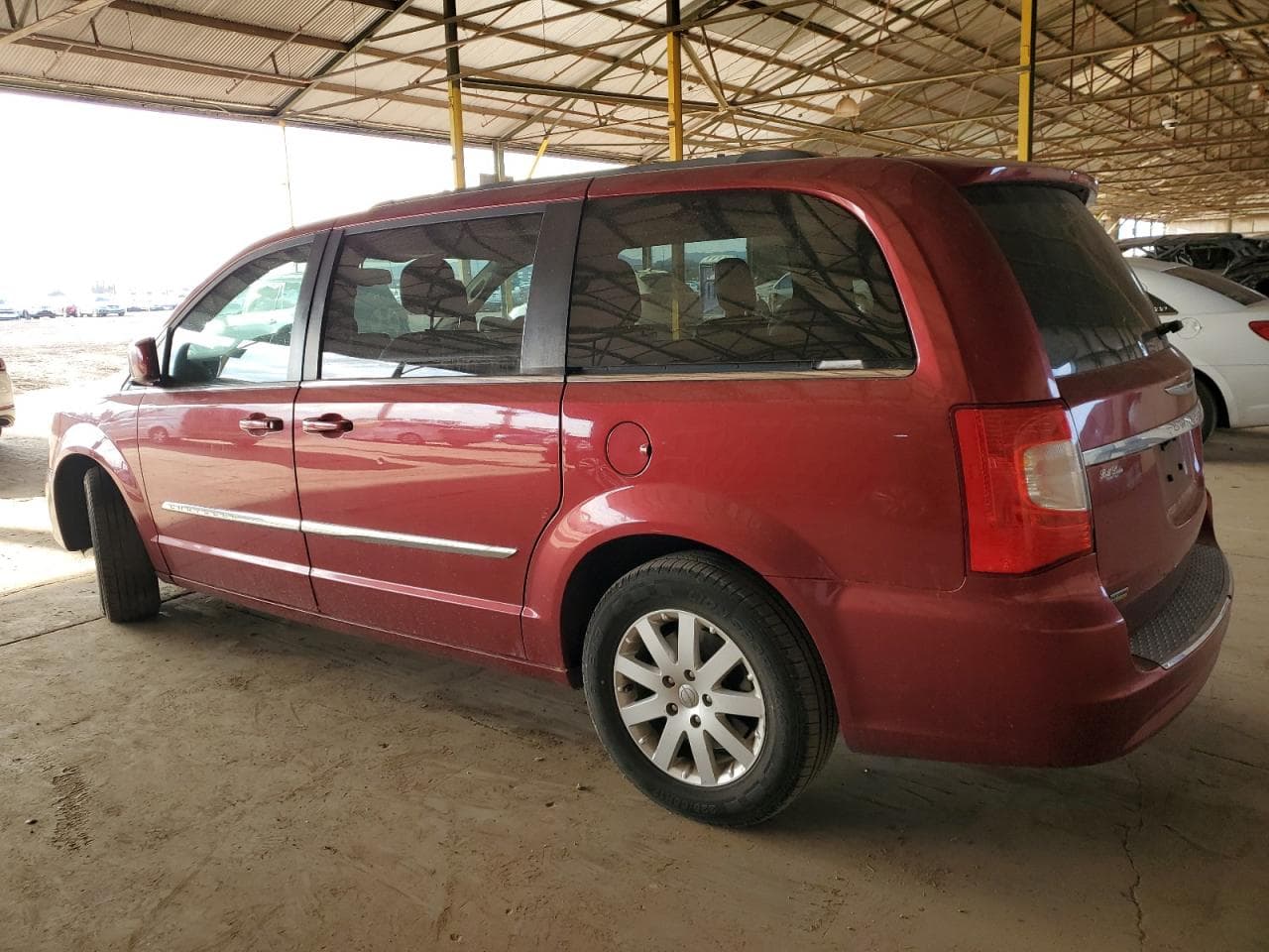 2014 Chrysler Town & Country Touring - foto 2