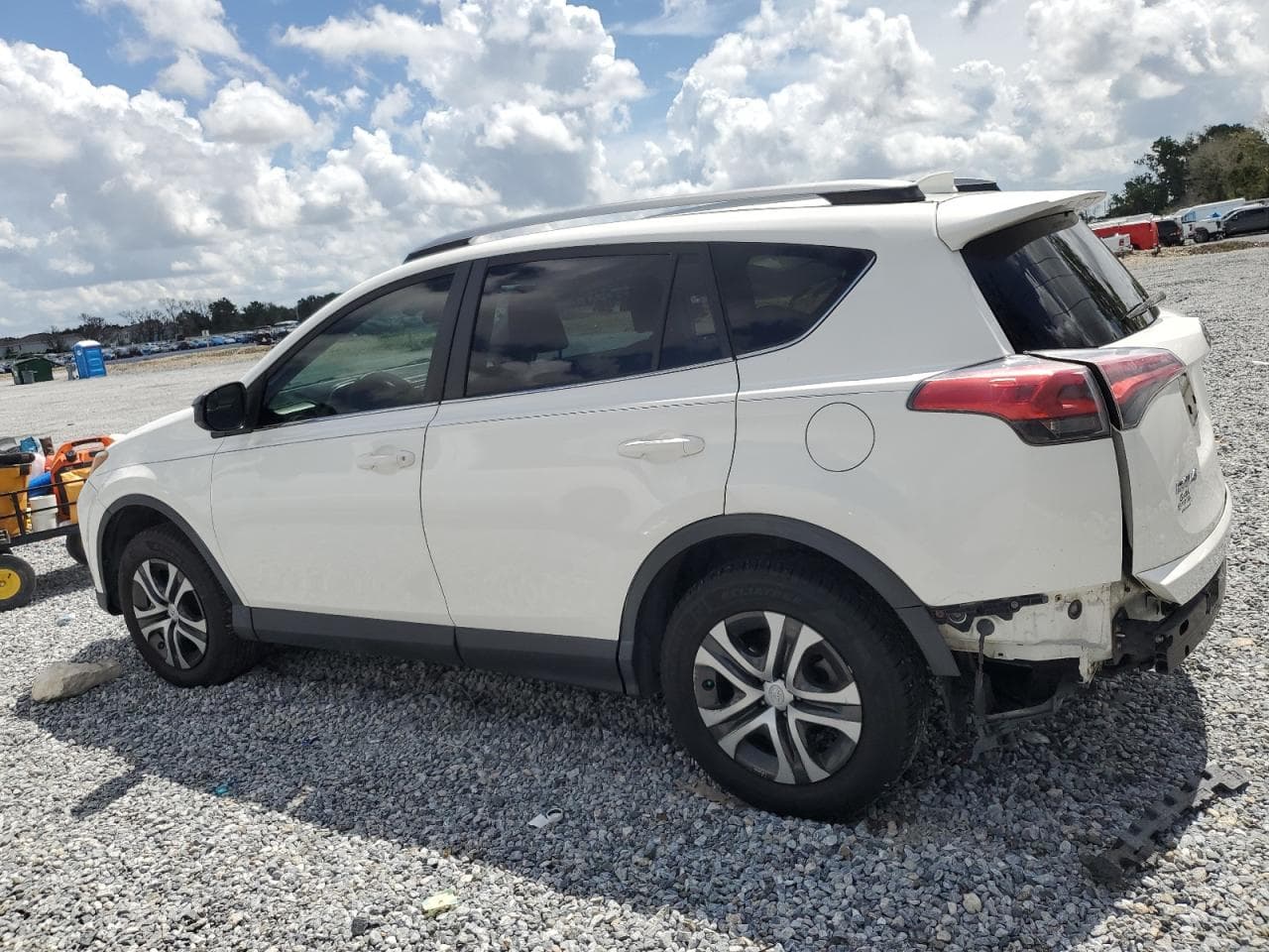 2017 Toyota Rav4 Le - foto 2
