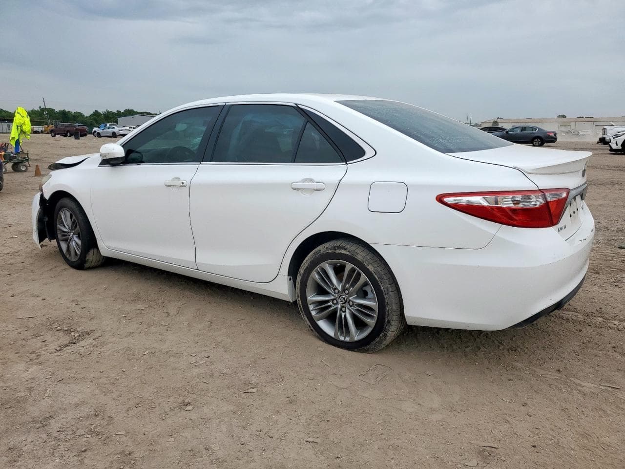 2016 Toyota Camry Le - foto 2