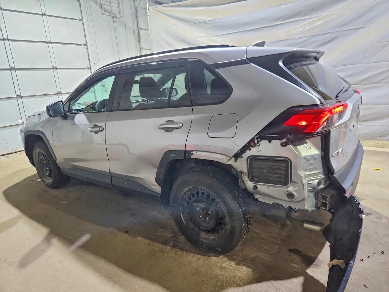 2020 Toyota Rav4 Le - foto 2