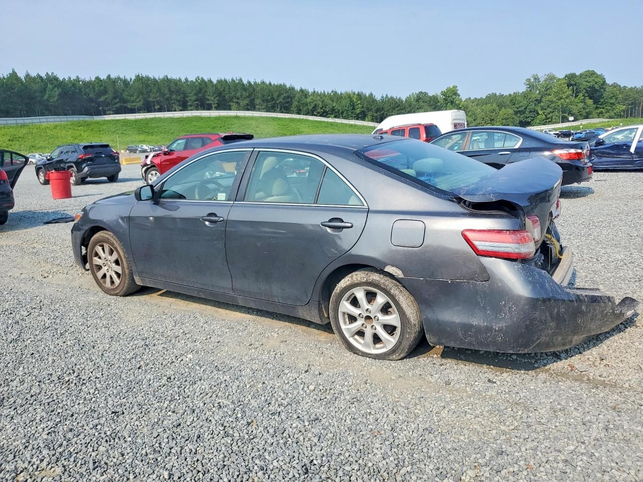2011 Toyota Camry Le - foto 2