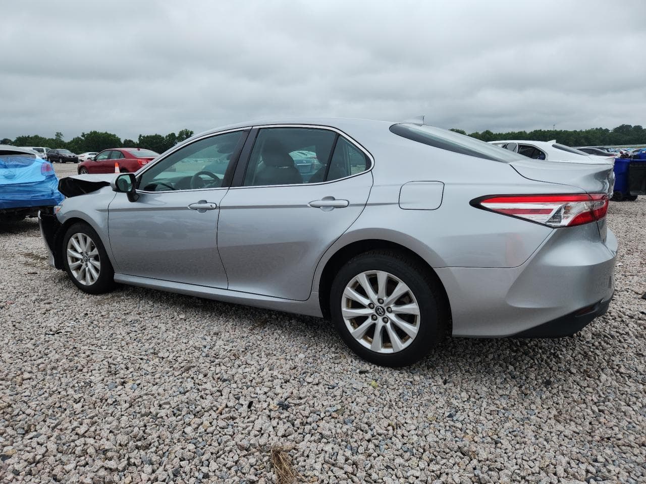 2020 Toyota Camry Le - foto 2