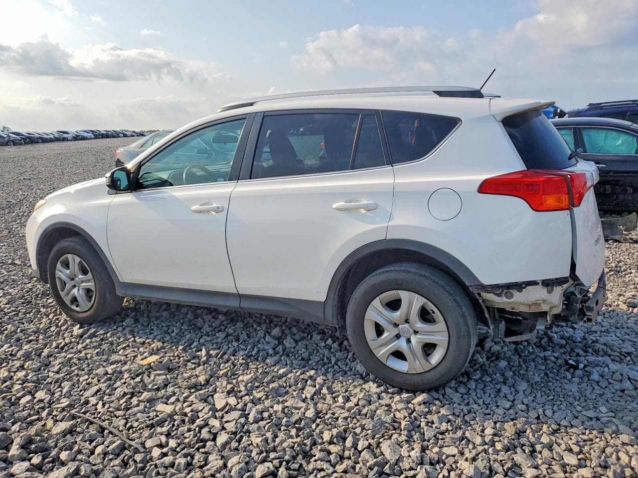 2015 Toyota Rav4 Le - foto 2