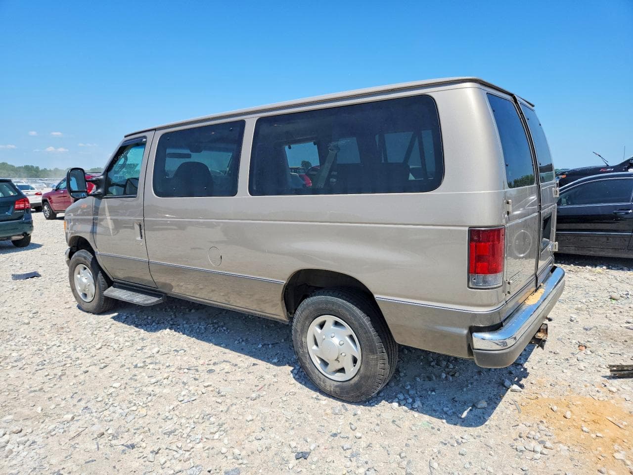 2003 Ford Econoline E350 Super Duty Wagon - foto 2