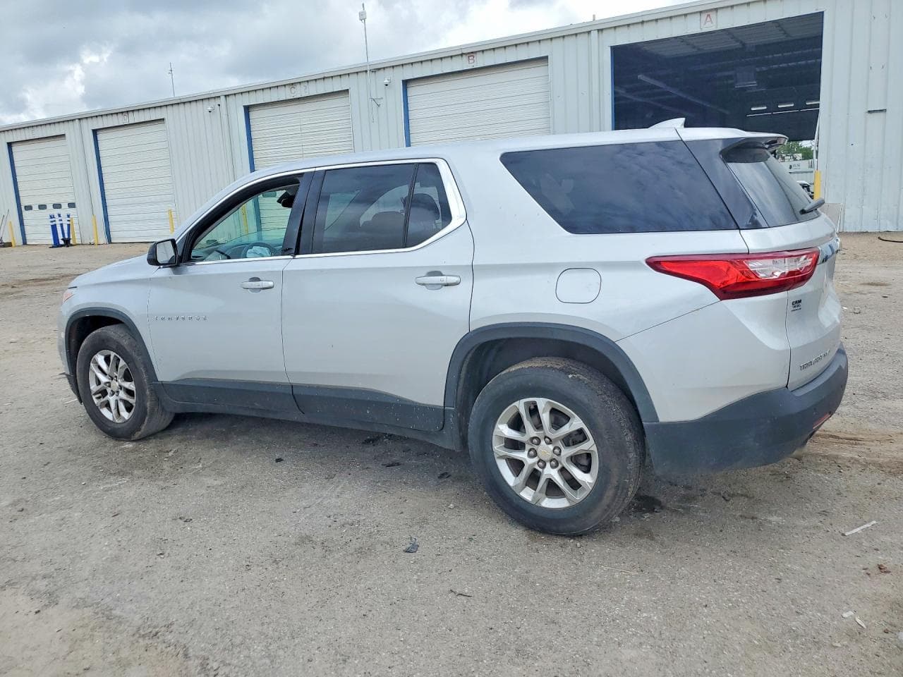 2018 Chevrolet Traverse Ls - foto 2