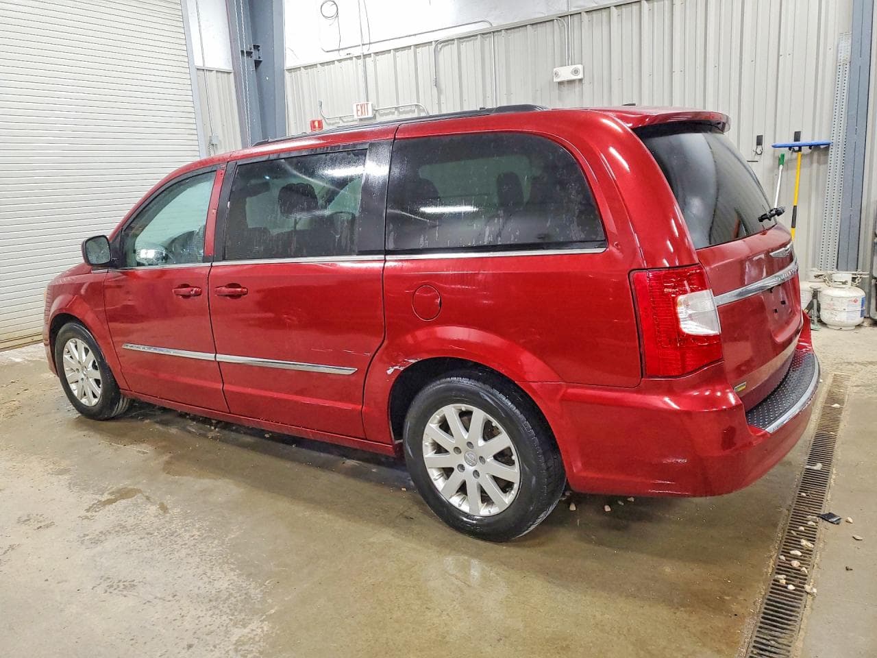 2014 Chrysler Town & Country Touring - foto 2