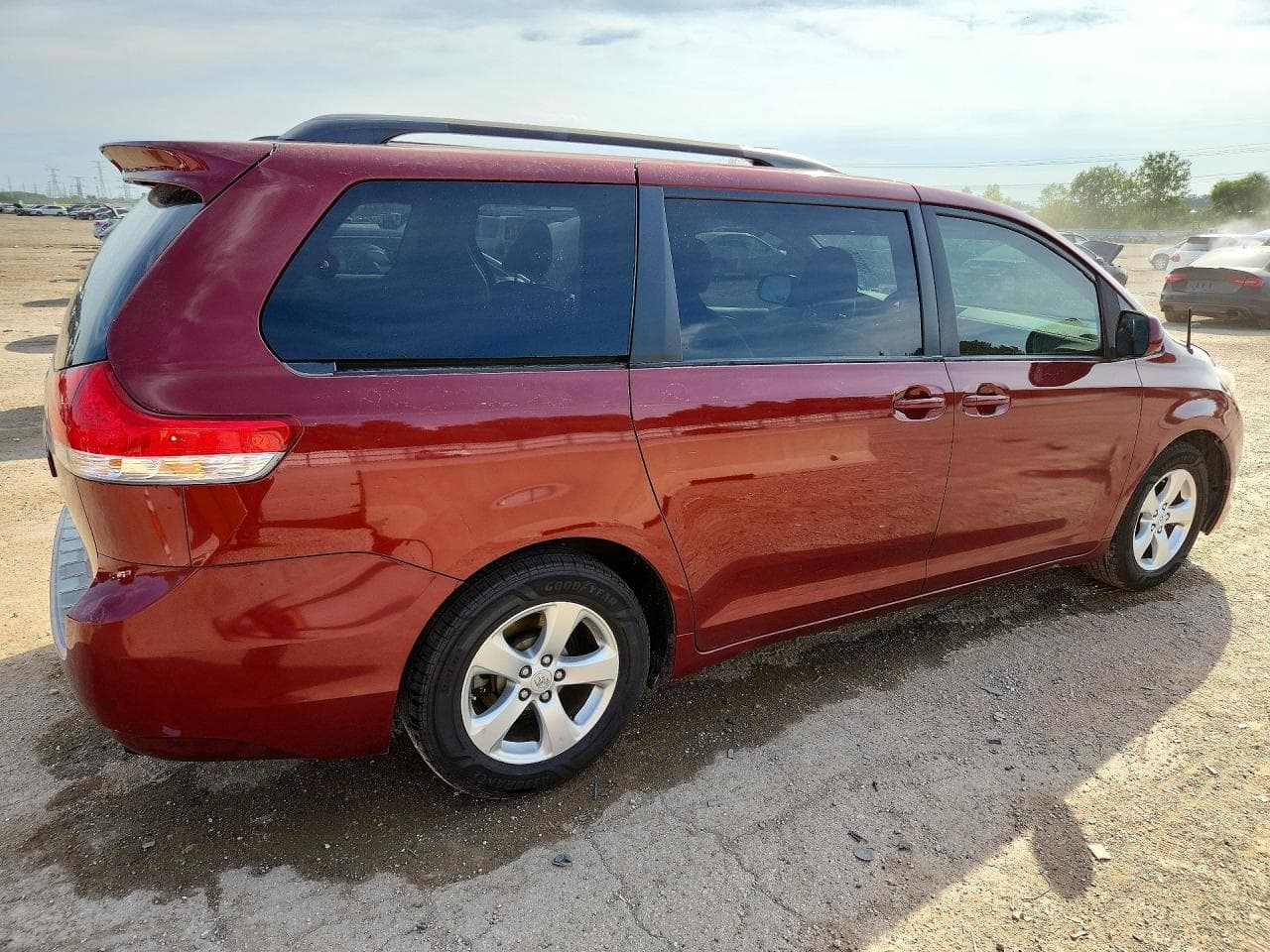 2011 Toyota Sienna Le - foto 3