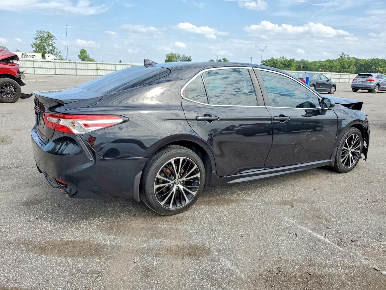 2020 Toyota Camry Se - foto 3