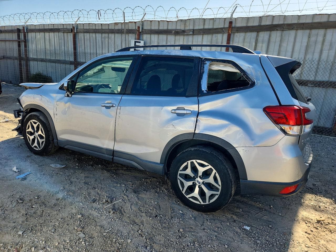 2020 Subaru Forester Premium - foto 2