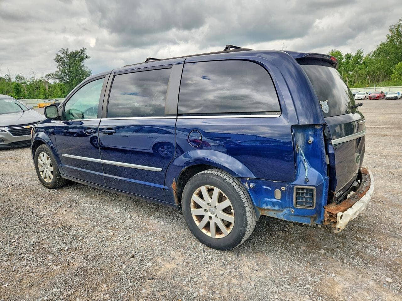 2014 Chrysler Town & Country Touring - foto 2