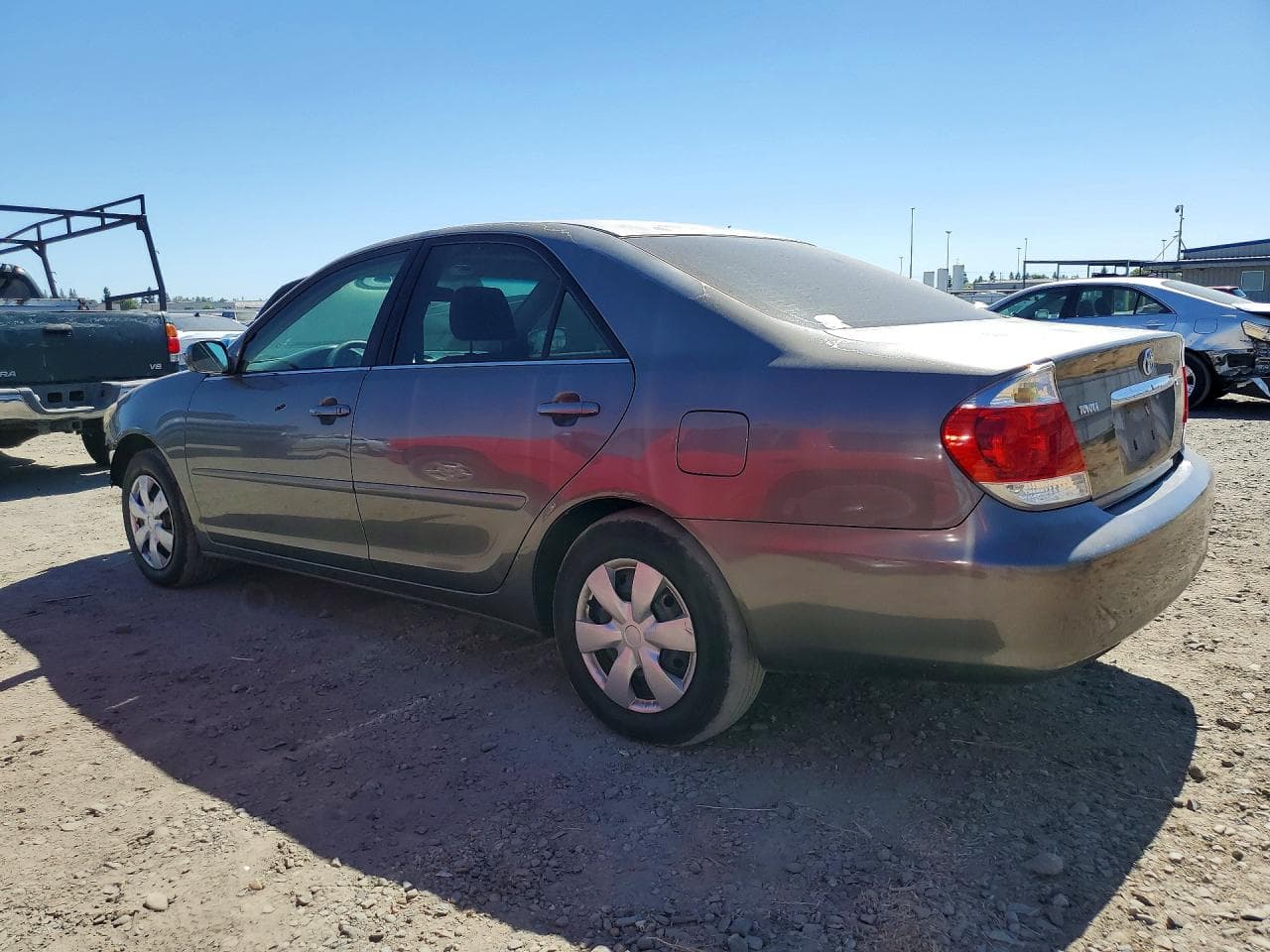 2005 Toyota Camry Le - foto 2