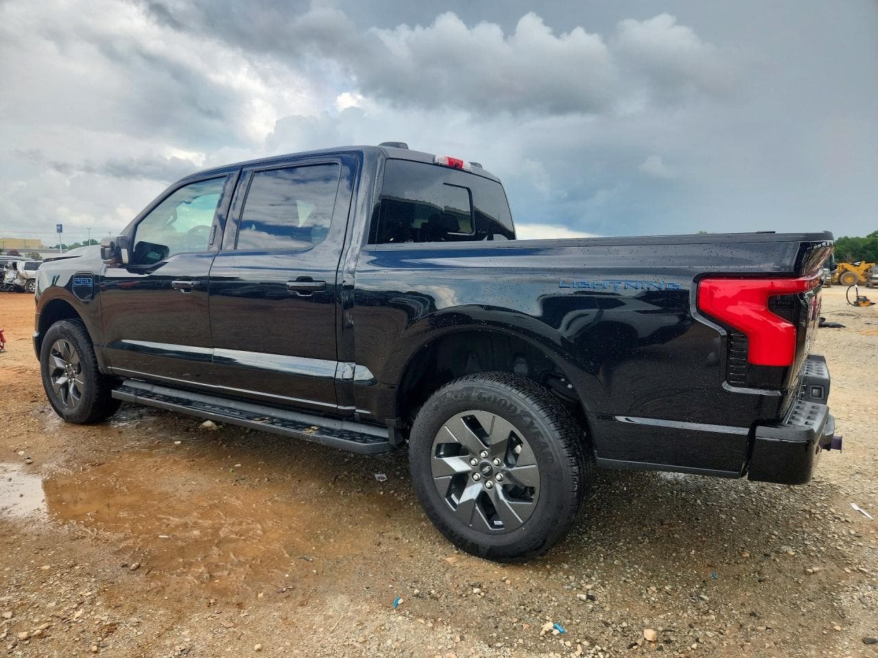 2025 Ford F150 Lightning Lariat - foto 2