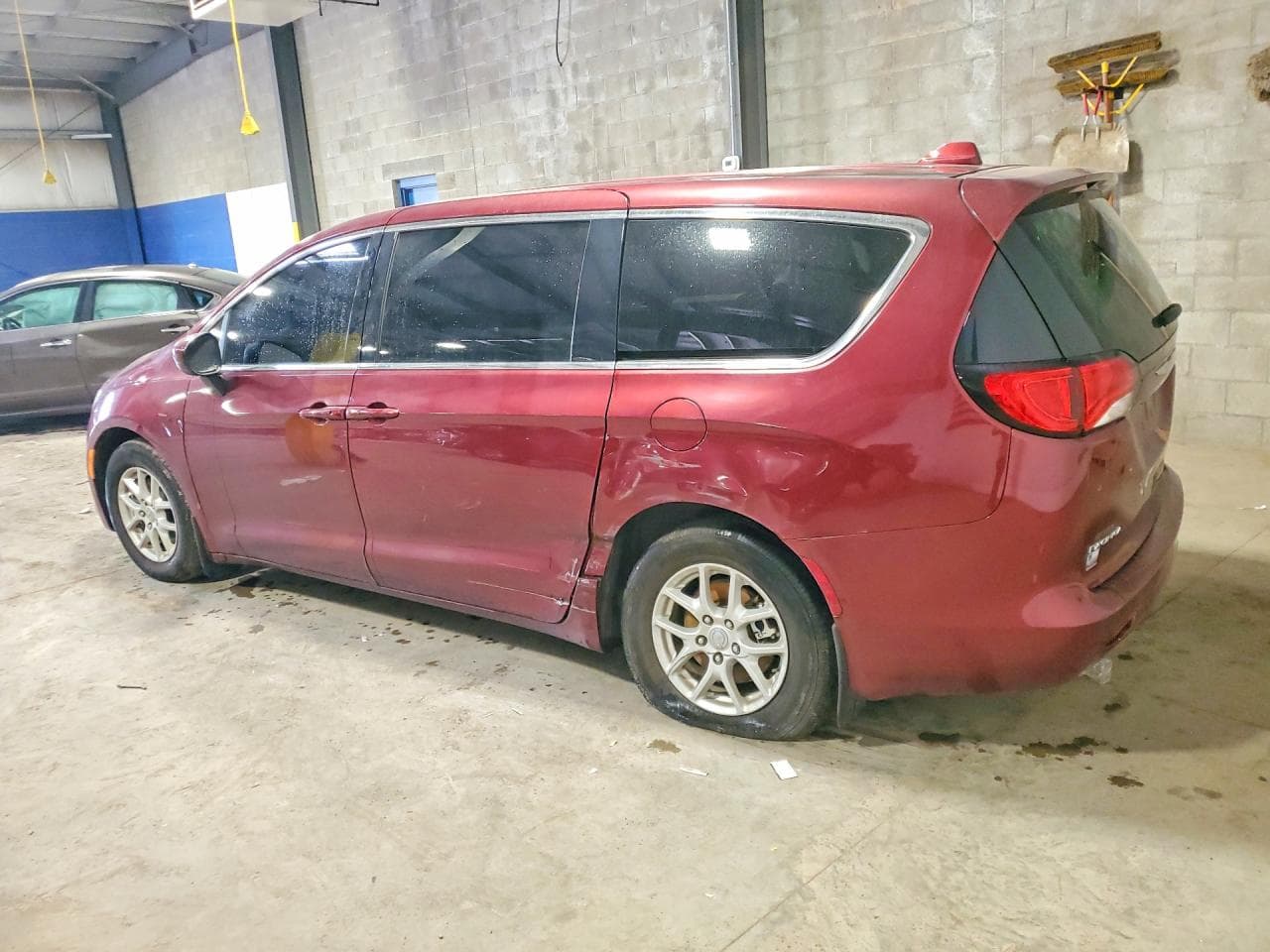 2017 Chrysler Pacifica Touring - foto 2
