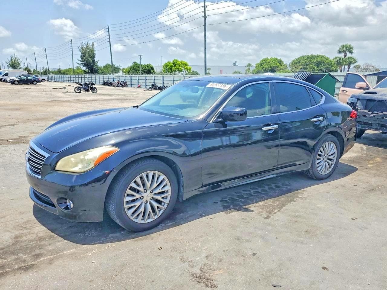Infiniti M 2013 z USA