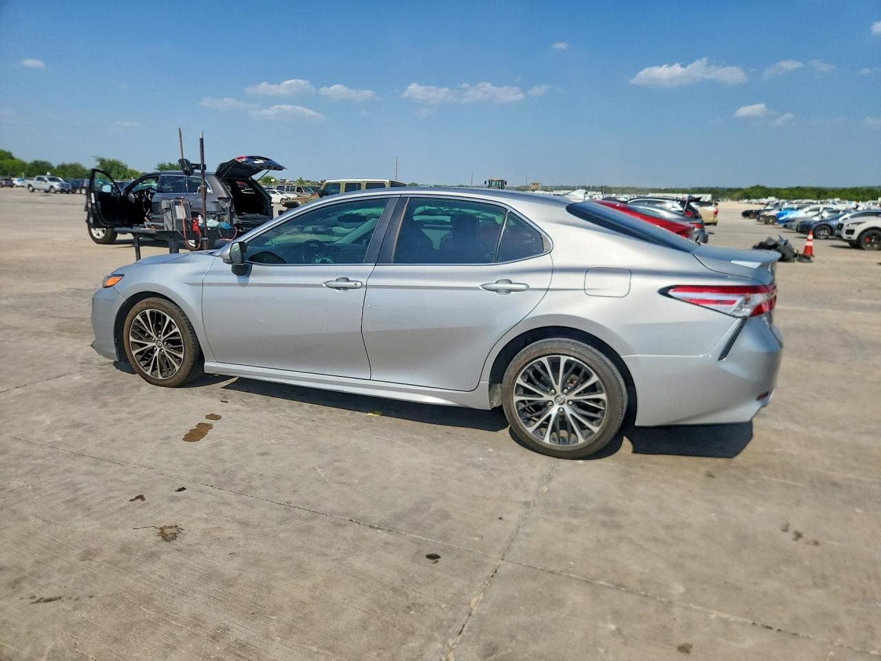 2020 Toyota Camry Se - foto 2